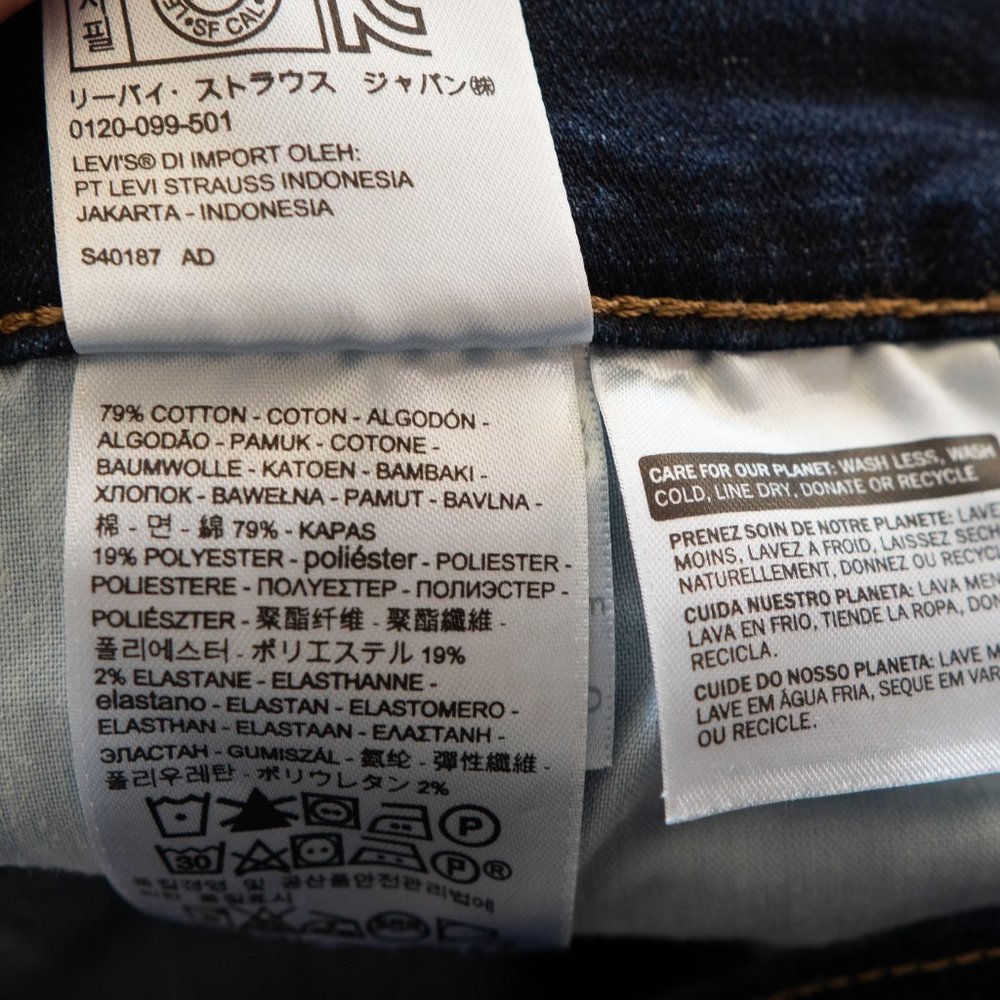 Dark Wash Levi's Cuffed Denim Jean Shorts‎ - Picture 6 of 7